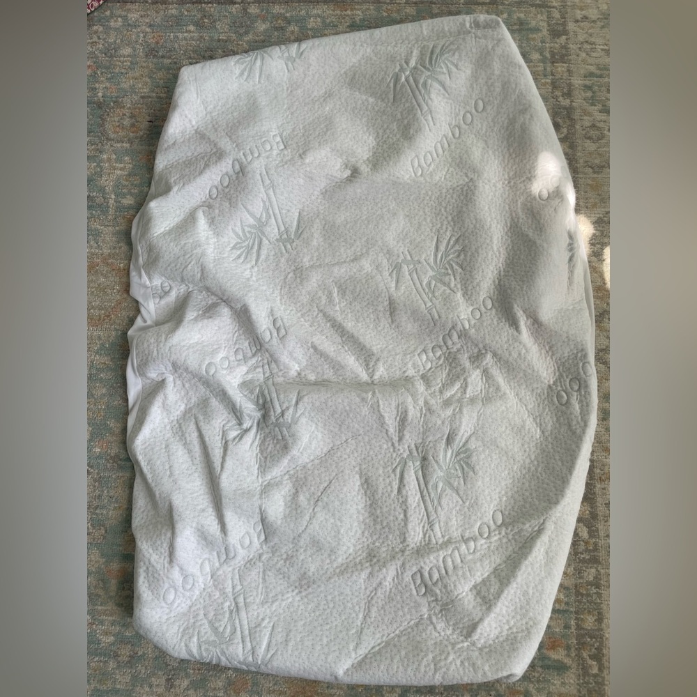 iLuvBamboo Bamboo Crib Mattress Protector - White Bamboo Material